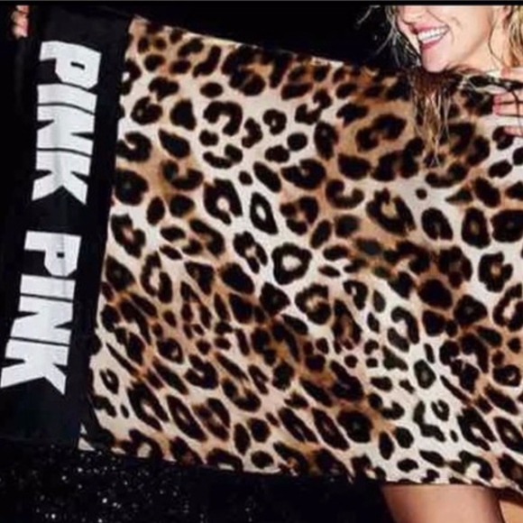 NEW! VS PINK RARE LIMITED EDITION LEOPARD TOWEL! - Picture 2 of 2